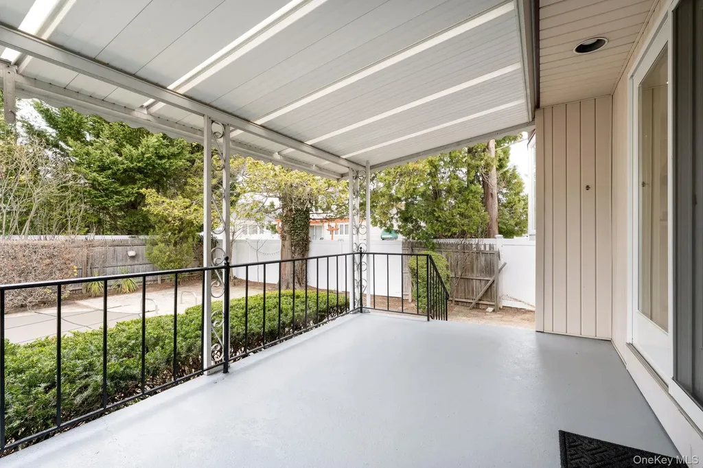 2547 Army Place Bellmore NY 11710