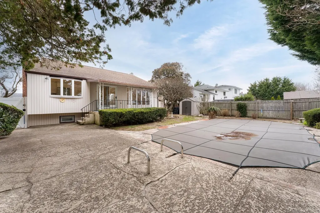 2547 Army Place Bellmore NY 11710