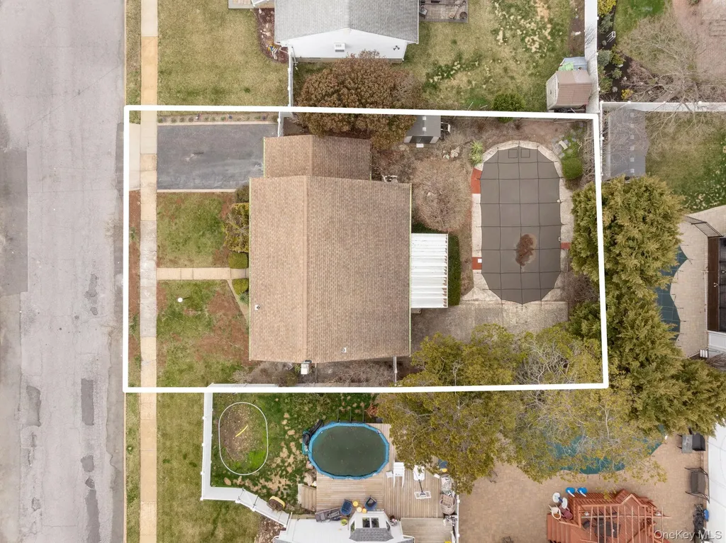 2547 Army Place Bellmore NY 11710