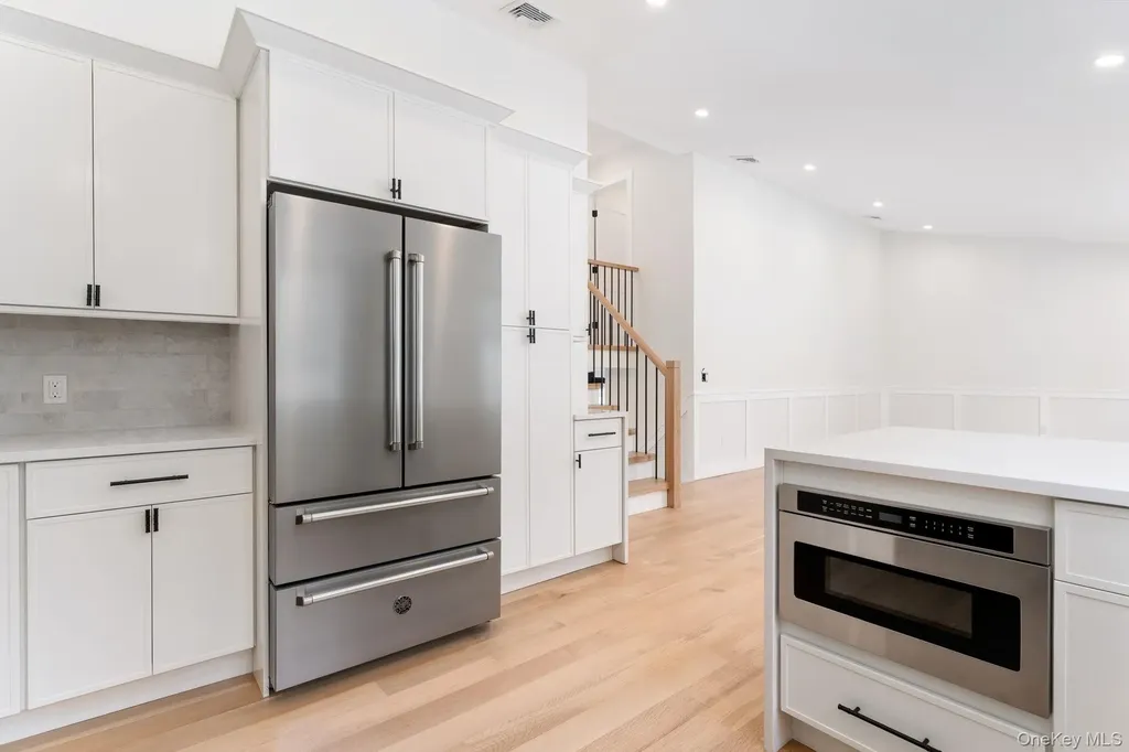 2547 Army Place Bellmore NY 11710