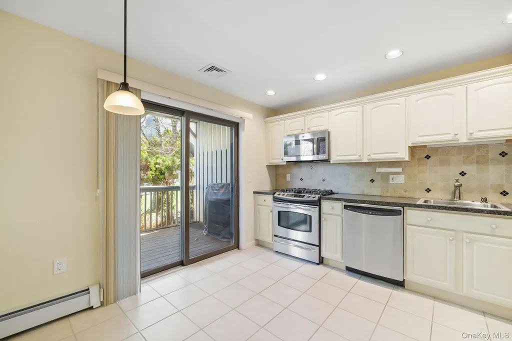 82 Mcbee Court Monroe NY 10950