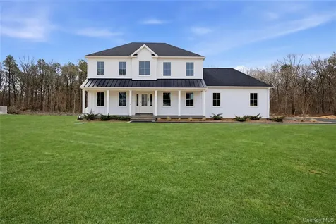 Lot Bookville Court Holbrook NY 11741