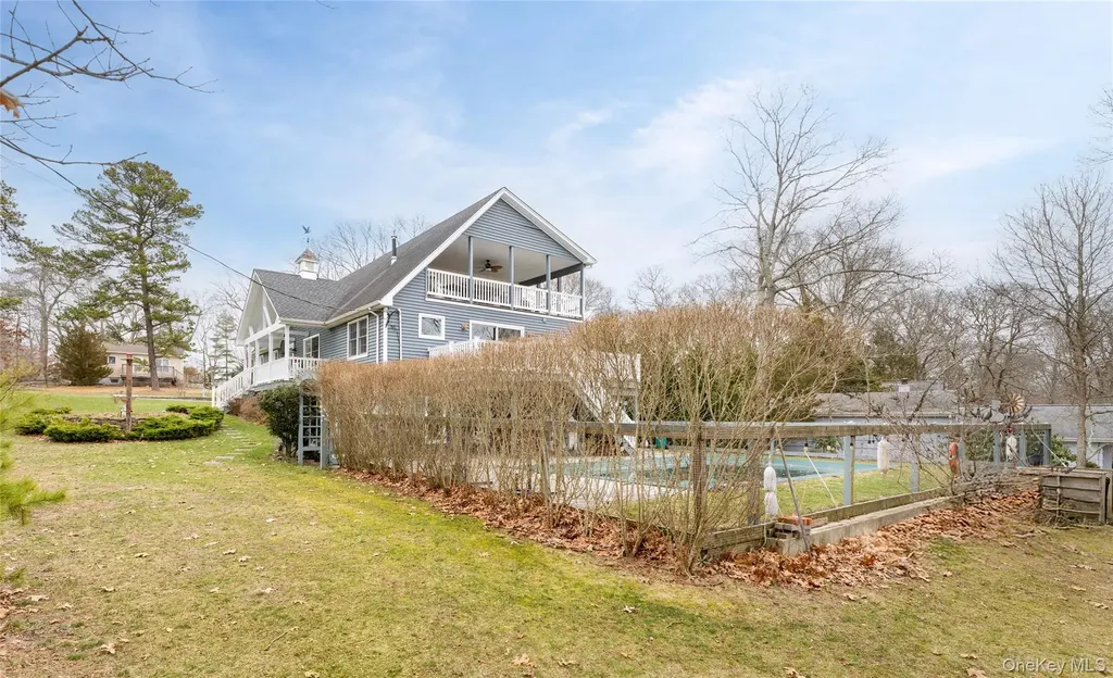 61 Atlantic Avenue Hampton Bays NY 11946