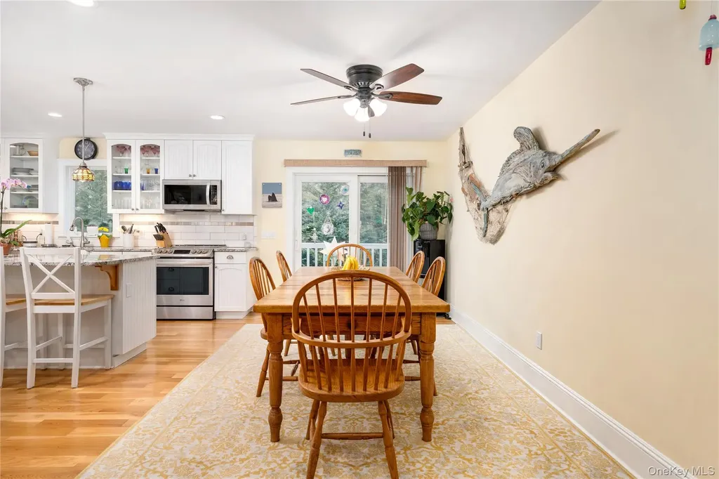 61 Atlantic Avenue Hampton Bays NY 11946