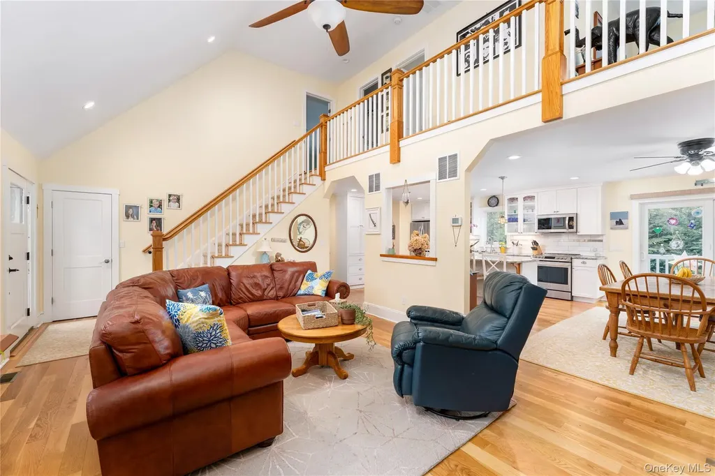 61 Atlantic Avenue Hampton Bays NY 11946