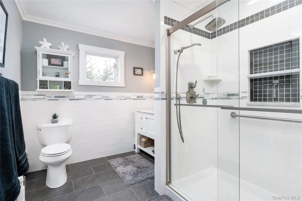 61 Atlantic Avenue Hampton Bays NY 11946