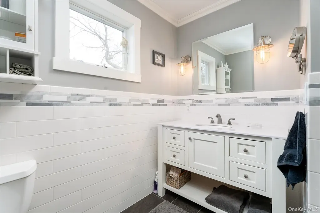 61 Atlantic Avenue Hampton Bays NY 11946