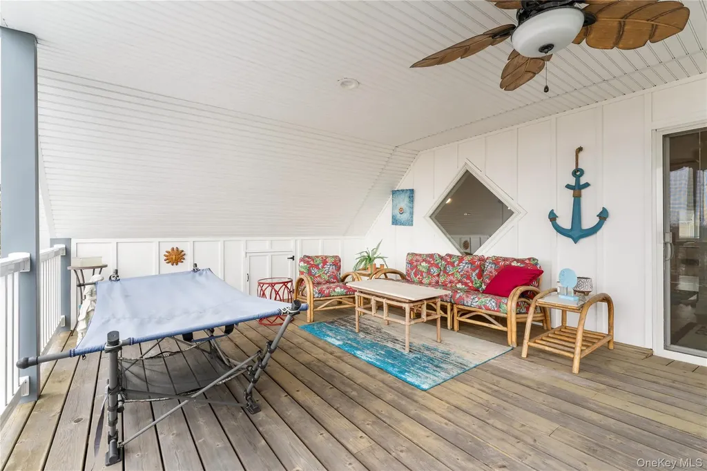 61 Atlantic Avenue Hampton Bays NY 11946