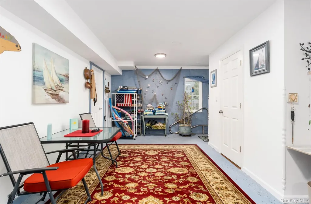 61 Atlantic Avenue Hampton Bays NY 11946