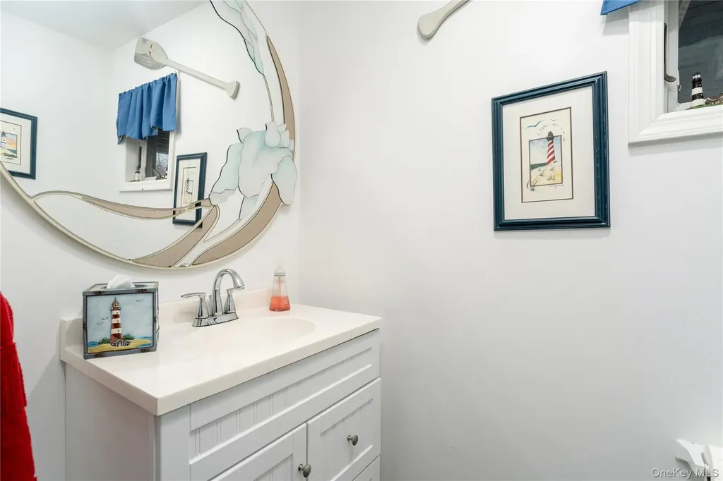 61 Atlantic Avenue Hampton Bays NY 11946