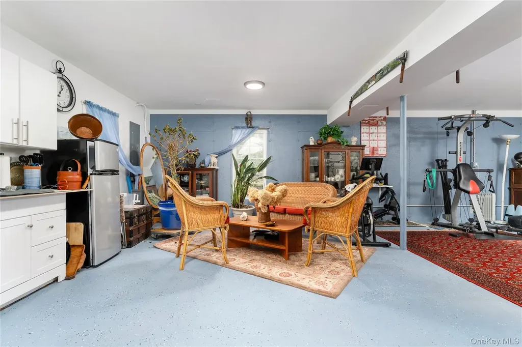 61 Atlantic Avenue Hampton Bays NY 11946