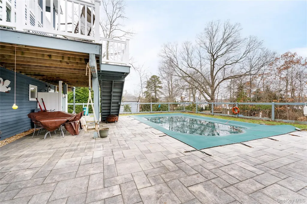 61 Atlantic Avenue Hampton Bays NY 11946