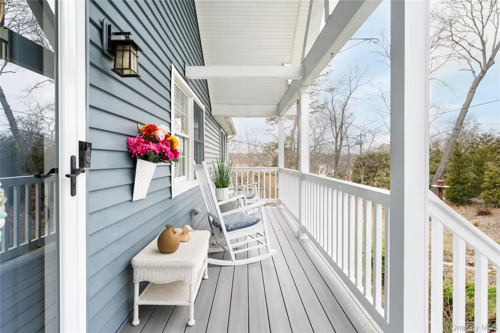61 Atlantic Avenue Hampton Bays NY 11946
