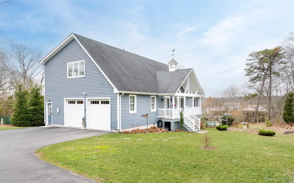 61 Atlantic Avenue Hampton Bays NY 11946