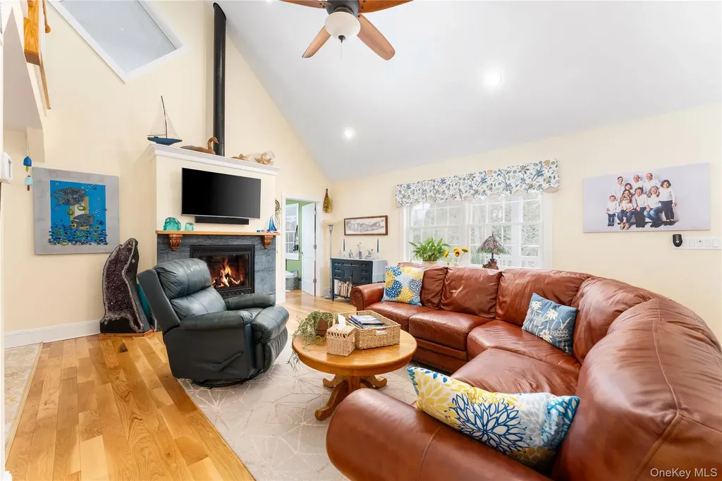 61 Atlantic Avenue Hampton Bays NY 11946