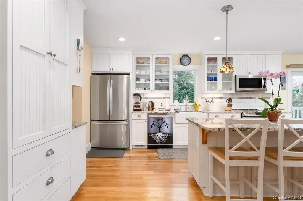 61 Atlantic Avenue Hampton Bays NY 11946