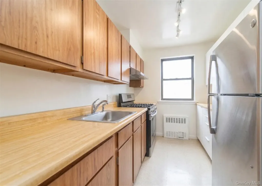 19637 69th Avenue Fresh Meadows NY 11365