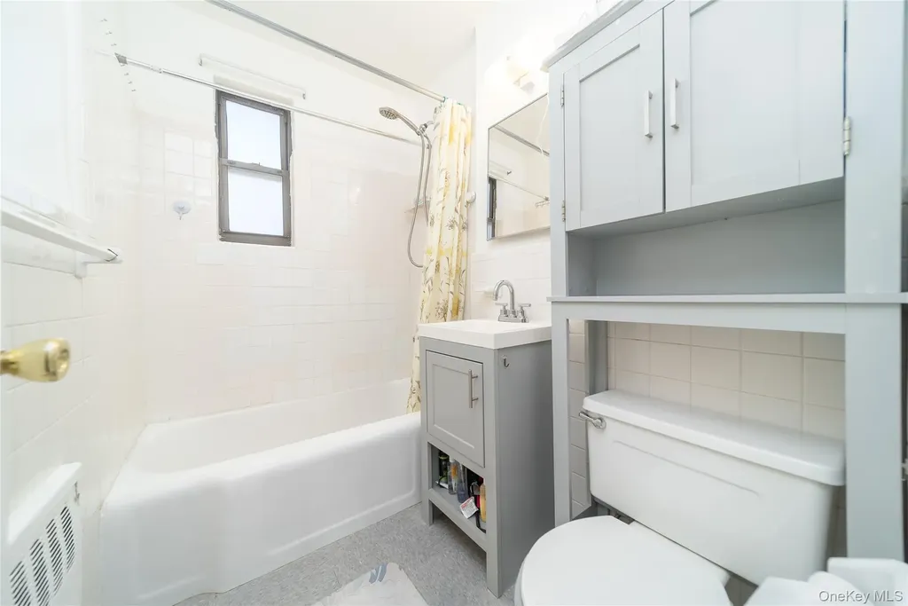 19637 69th Avenue Fresh Meadows NY 11365