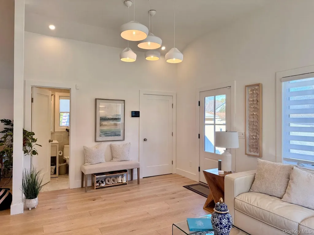 28 Alanson Lane Hampton Bays NY 11946