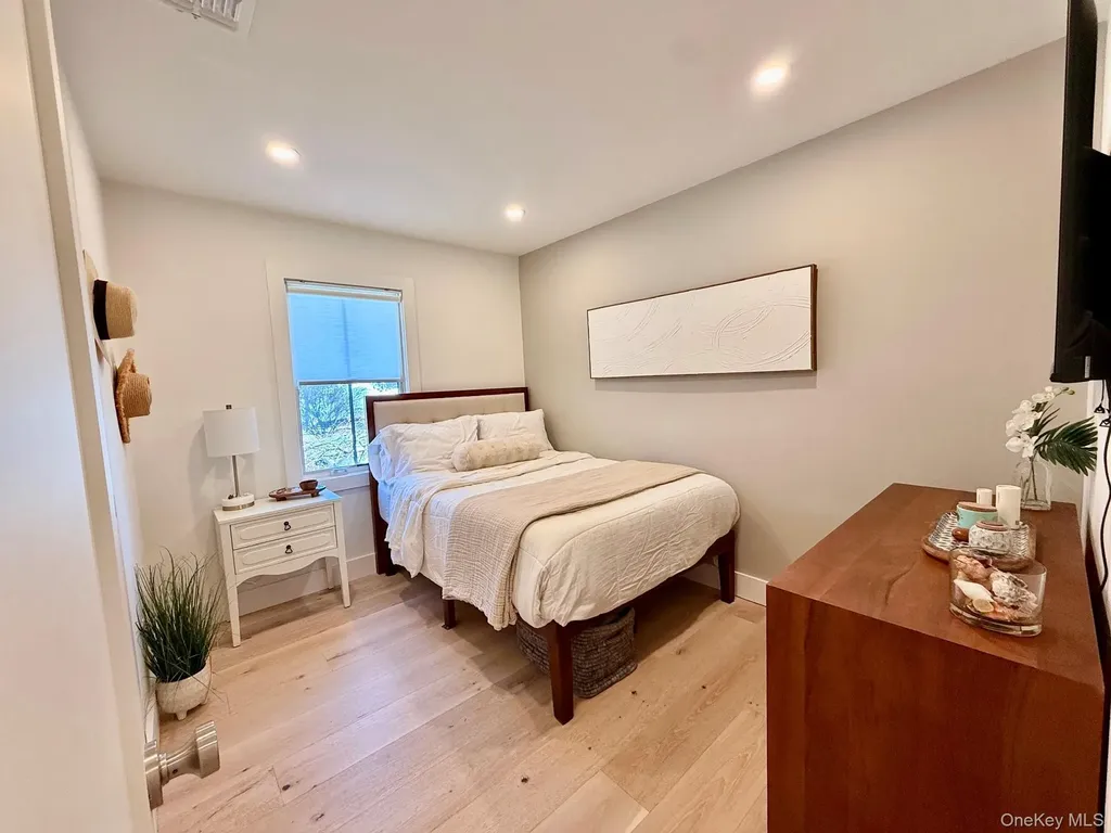28 Alanson Lane Hampton Bays NY 11946