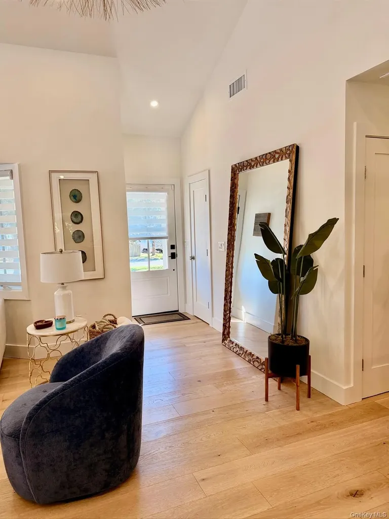 28 Alanson Lane Hampton Bays NY 11946