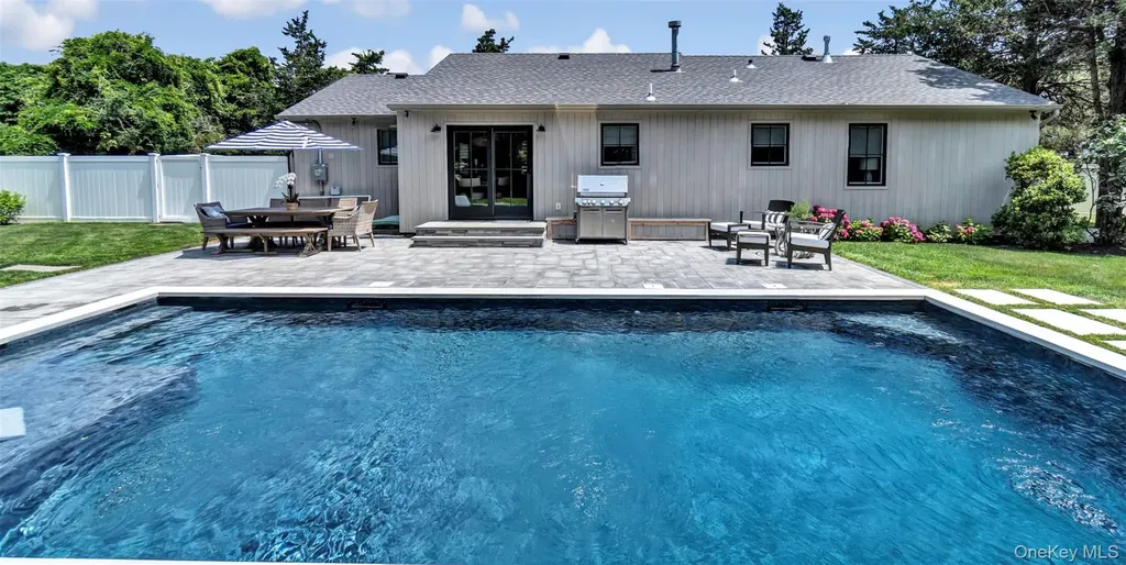 28 Alanson Lane Hampton Bays NY 11946