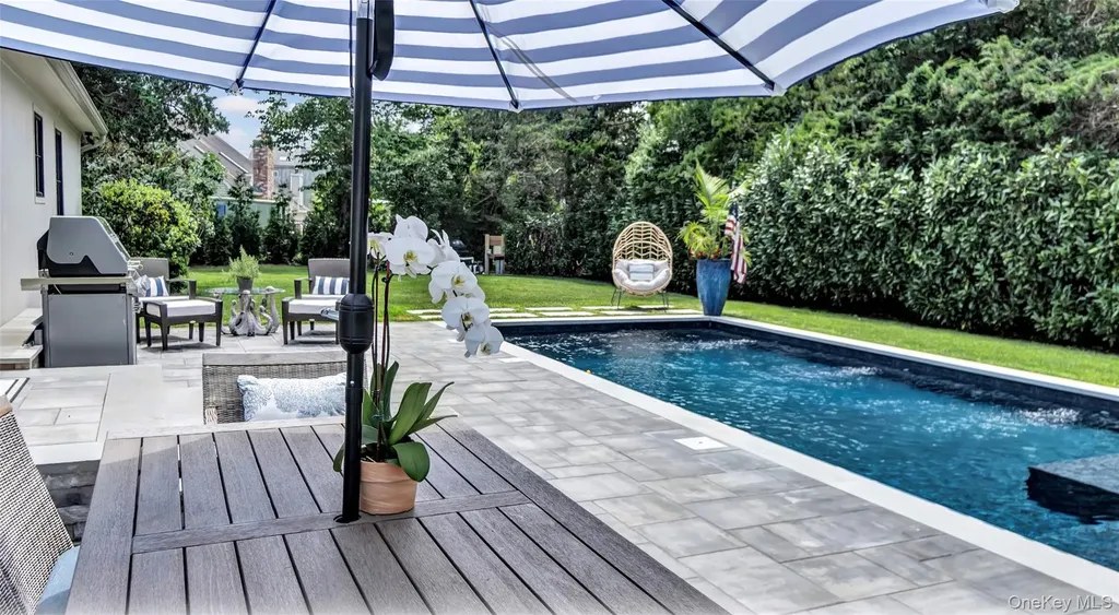 28 Alanson Lane Hampton Bays NY 11946