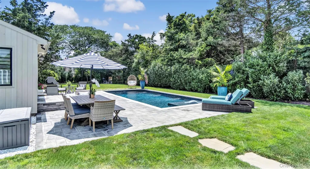 28 Alanson Lane Hampton Bays NY 11946