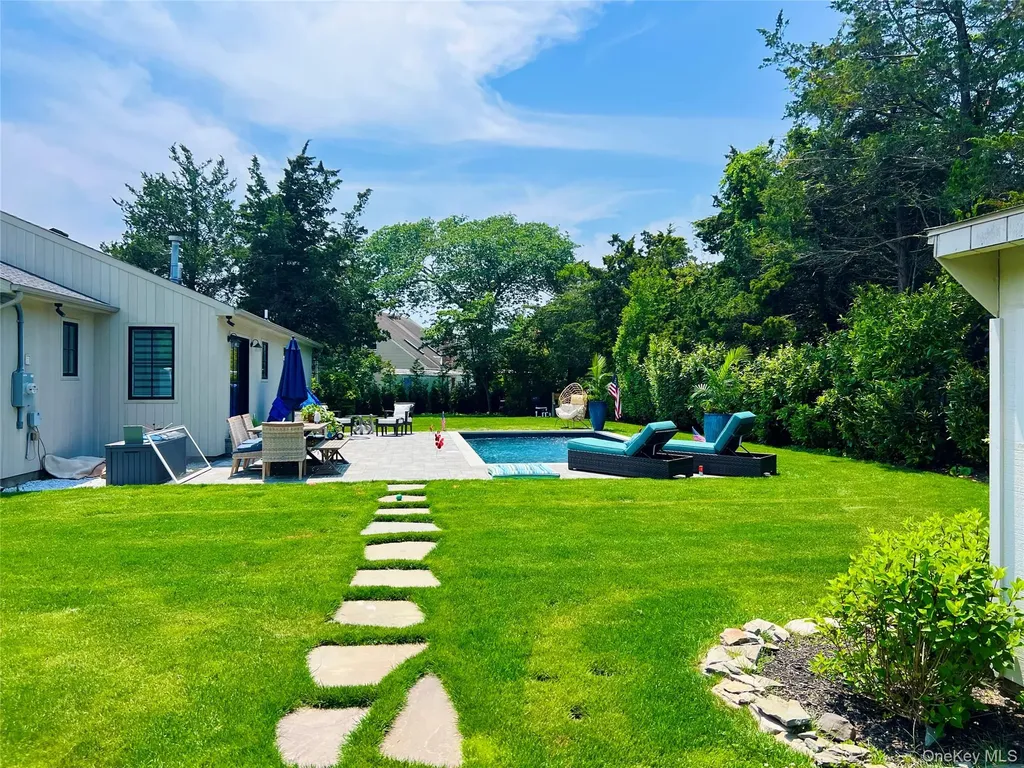 28 Alanson Lane Hampton Bays NY 11946