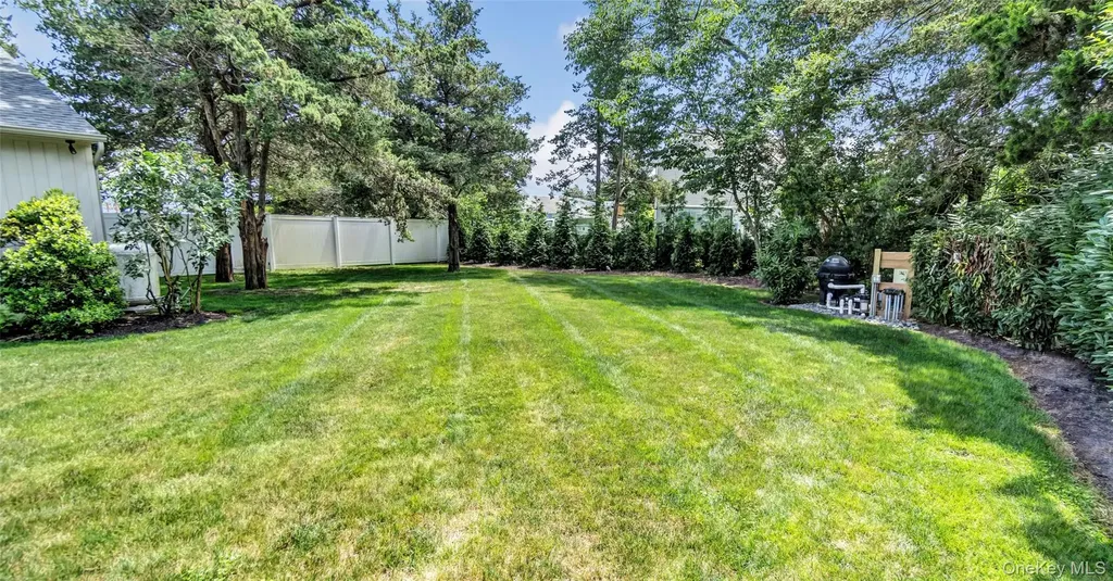 28 Alanson Lane Hampton Bays NY 11946