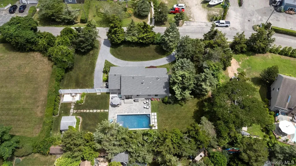 28 Alanson Lane Hampton Bays NY 11946