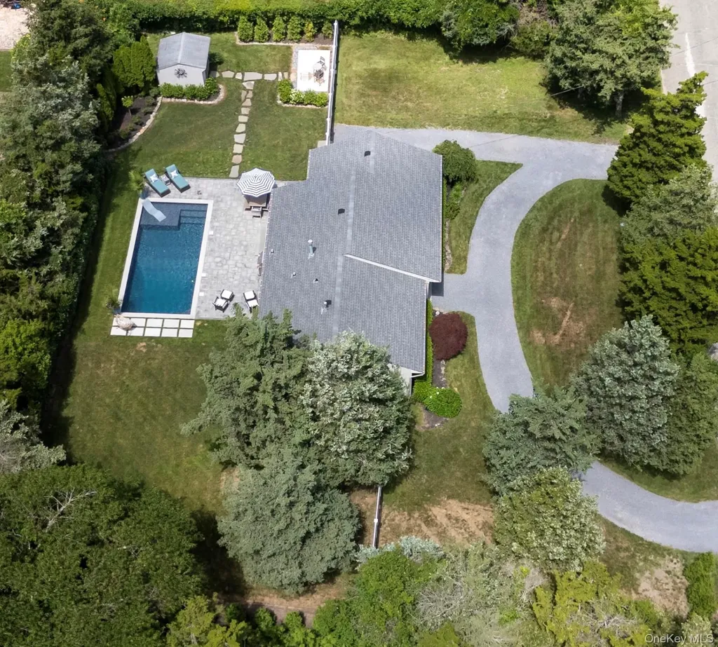 28 Alanson Lane Hampton Bays NY 11946