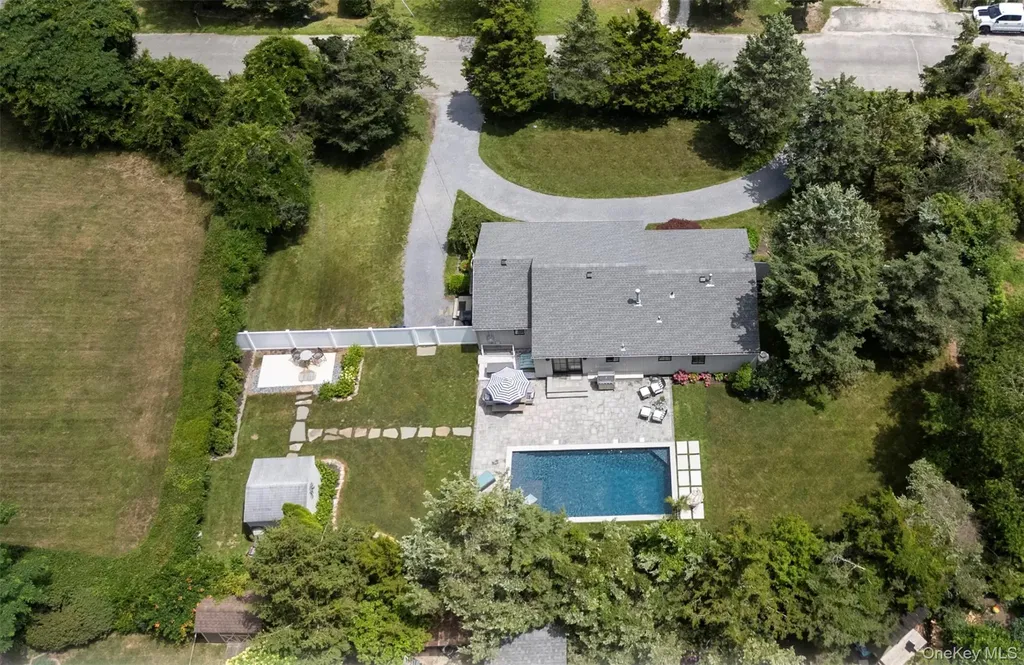 28 Alanson Lane Hampton Bays NY 11946