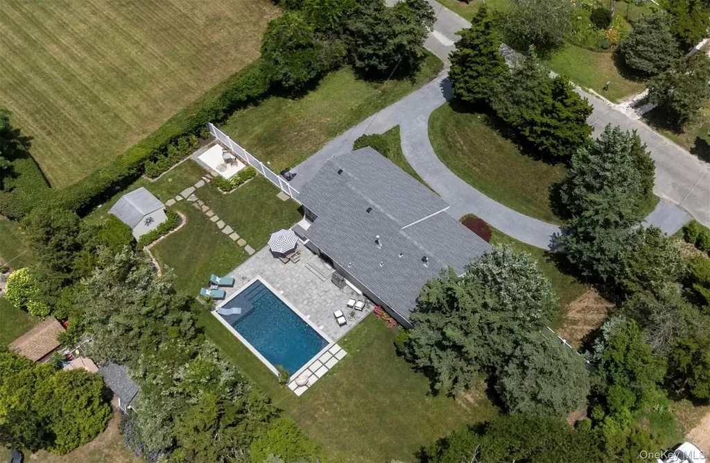 28 Alanson Lane Hampton Bays NY 11946