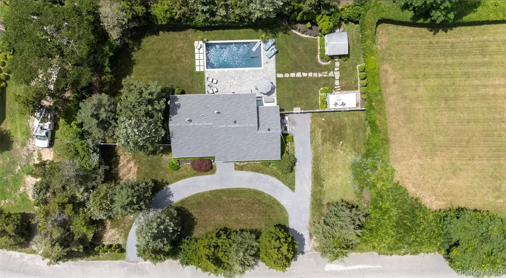 28 Alanson Lane Hampton Bays NY 11946