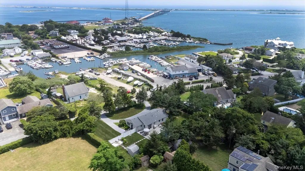 28 Alanson Lane Hampton Bays NY 11946