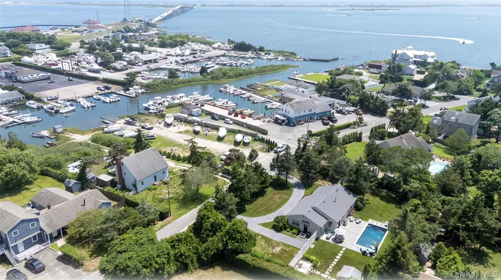 28 Alanson Lane Hampton Bays NY 11946