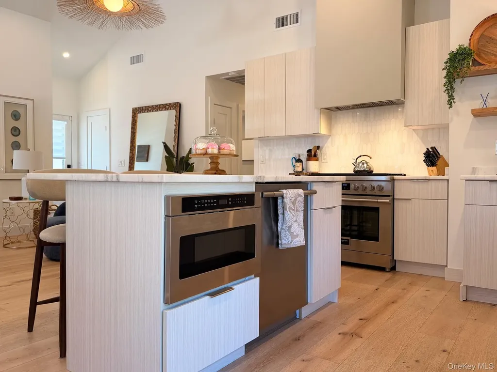 28 Alanson Lane Hampton Bays NY 11946