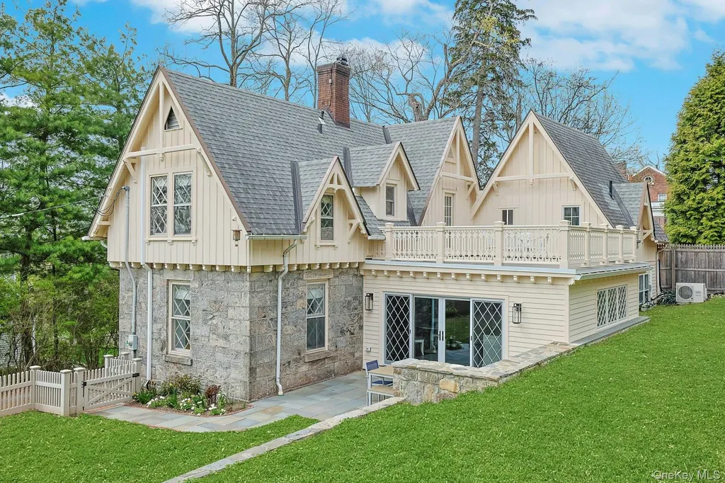 9 Strawberry Lane Irvington NY 10533