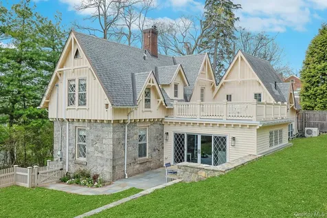 9 Strawberry Lane Irvington NY 10533