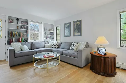 9 Strawberry Lane Irvington NY 10533