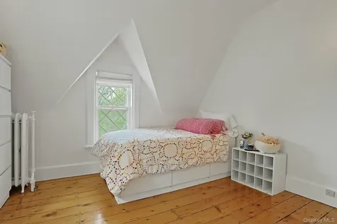 9 Strawberry Lane Irvington NY 10533