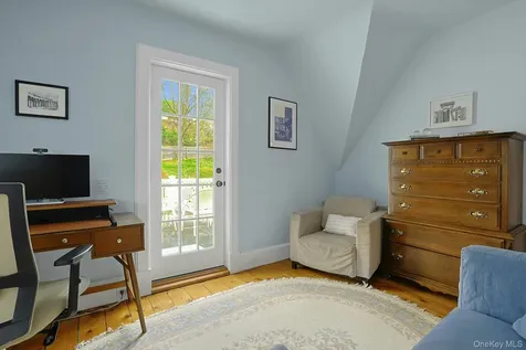 9 Strawberry Lane Irvington NY 10533