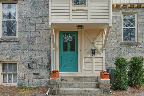 9 Strawberry Lane Irvington NY 10533