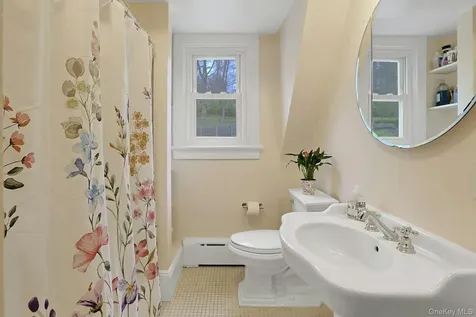 9 Strawberry Lane Irvington NY 10533