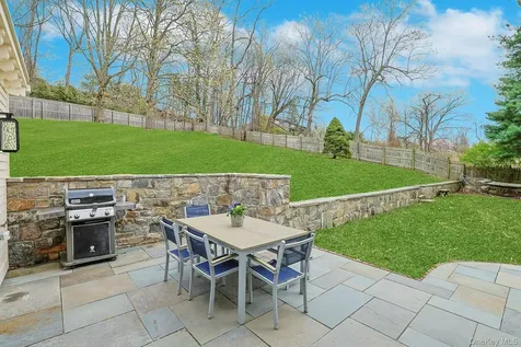 9 Strawberry Lane Irvington NY 10533