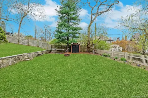 9 Strawberry Lane Irvington NY 10533