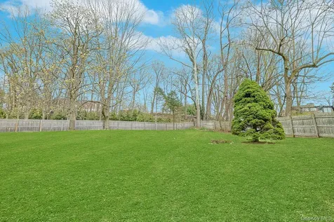 9 Strawberry Lane Irvington NY 10533