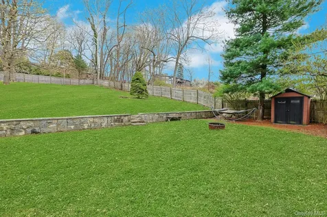 9 Strawberry Lane Irvington NY 10533