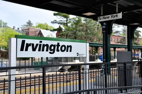 9 Strawberry Lane Irvington NY 10533